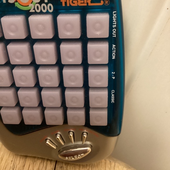 Tiger Lights Out 2000 Handheld Console - Blue and Silver - Picture 4 of 9